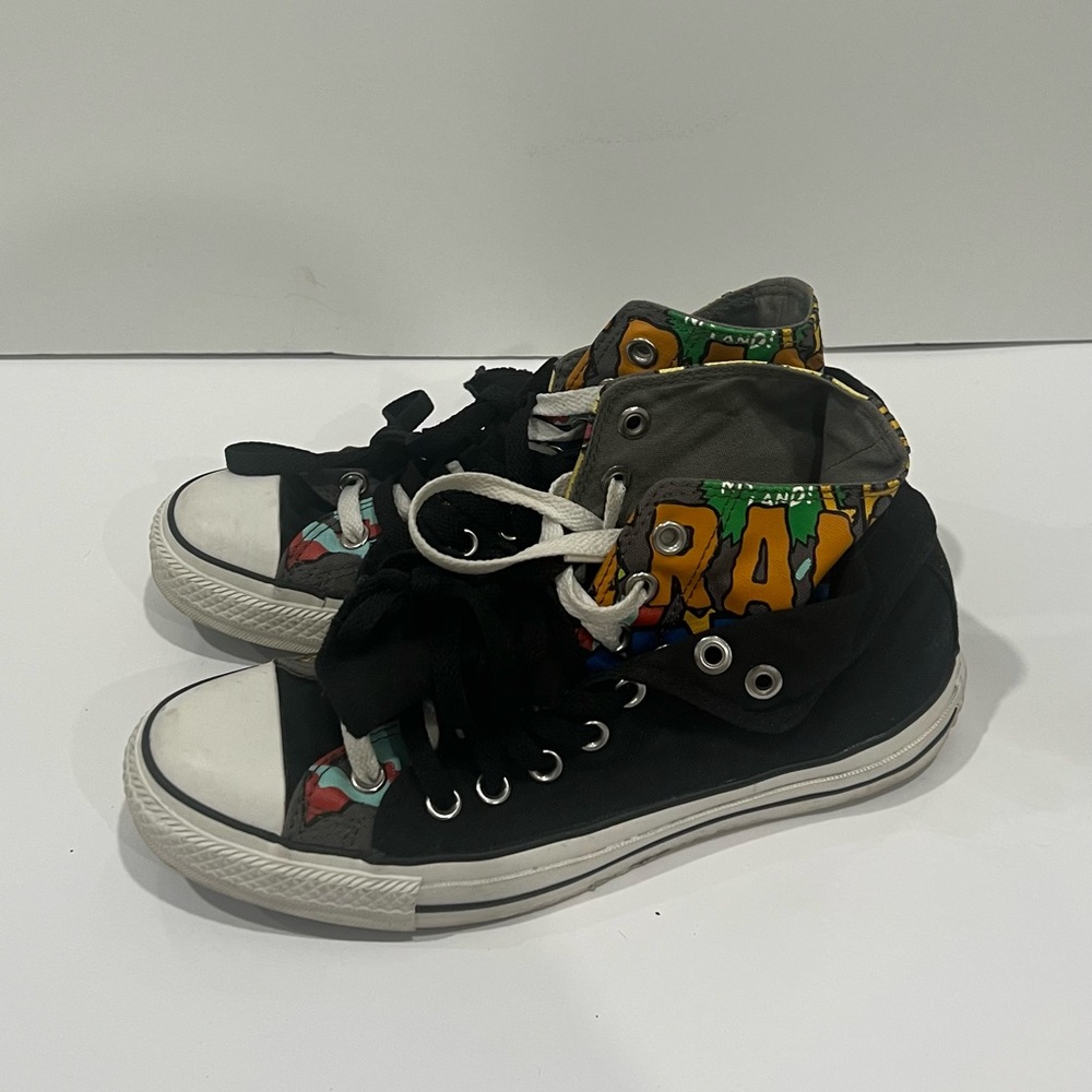 Black, two-tone converse